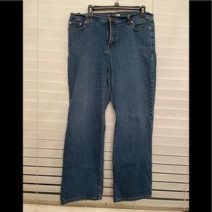 Size 16M boot cut Levi’s